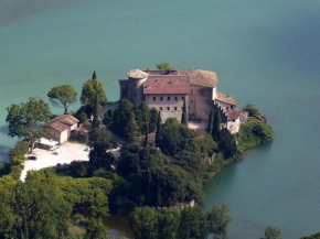 Castel Toblino Apartments